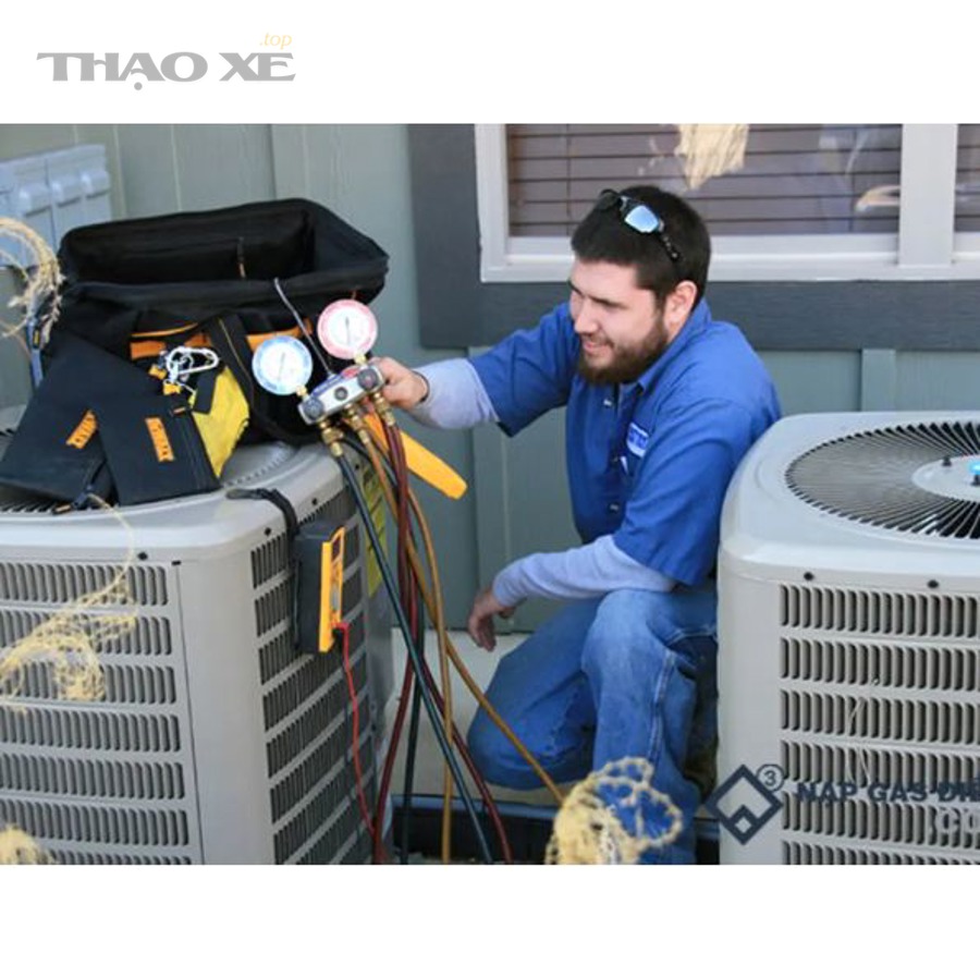 Đồng hồ đo gas và bơm hút chân không dùng trong quy trình nạp gas máy lạnh