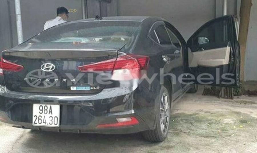 Ví dụ đoạn ống xả/khớp nối tạm: các mối nối dễ hở có thể làm tiếng xả to và hắt mùi