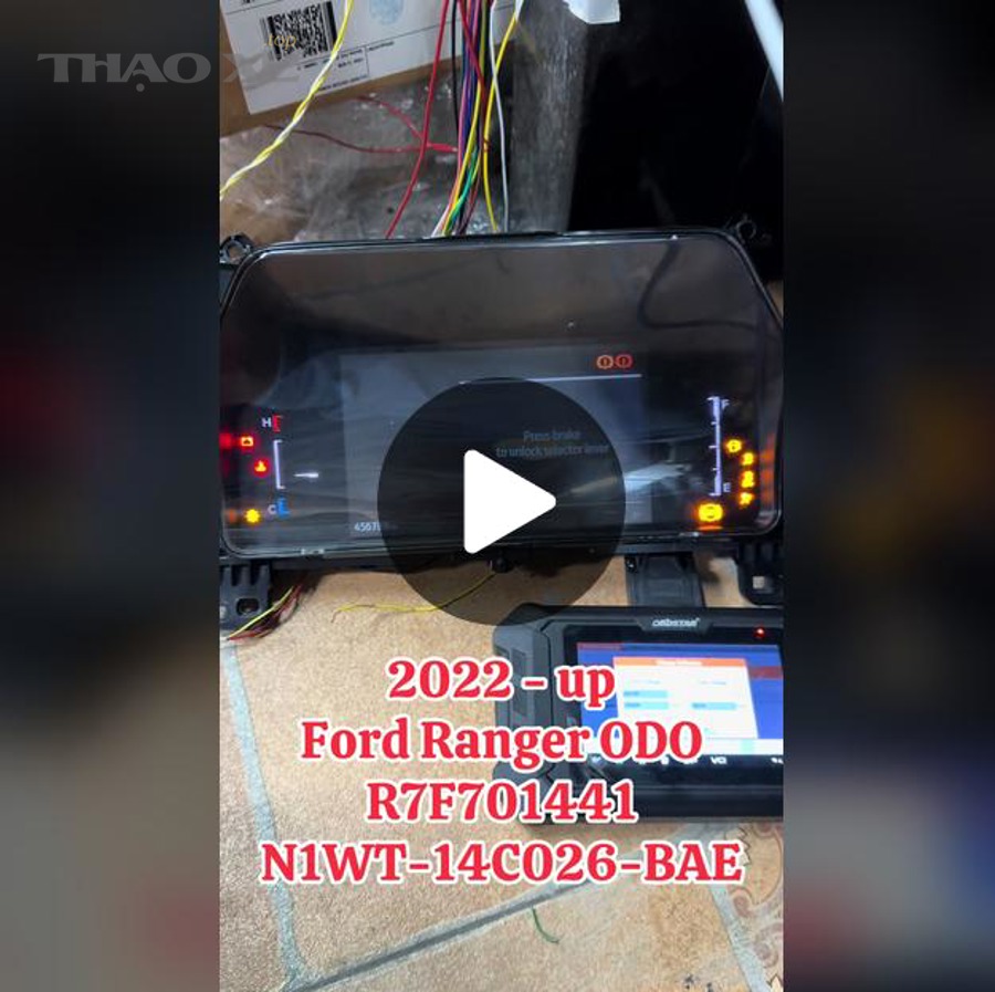 Cụm taplo ô tô và dữ liệu ODO hiển thị trên bảng đồng hồ