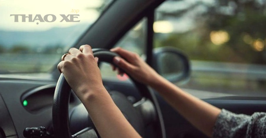 Ô tô đang phanh và kiểm tra hiện tượng lệch lái do phanh lệch