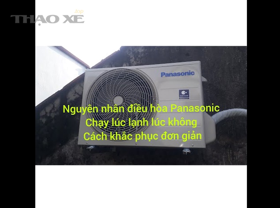 Điều hòa treo tường trong phòng khách đang hoạt động