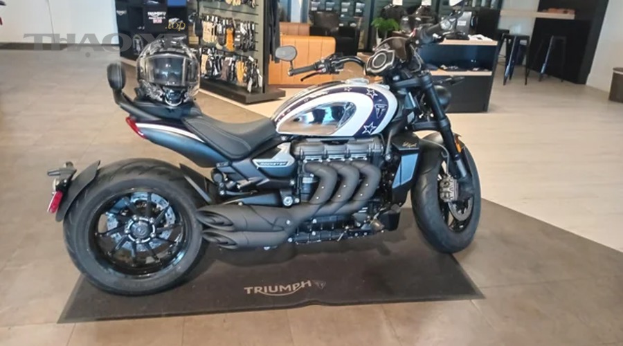 seeing the triumph rocket 3 in person is just crazy v0 fwpizllndlcg1