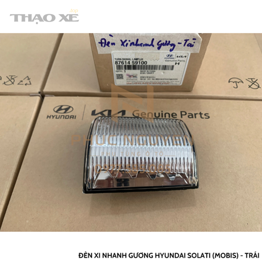 Kỹ thuật viên kiểm tra hệ thống đèn và dây điện ô tô