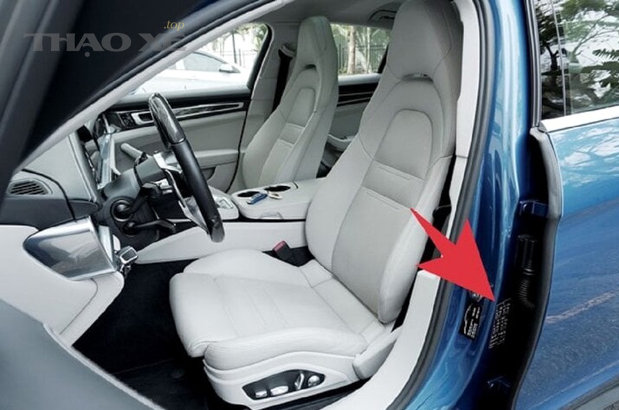 Có nên đọc áp suất lốp ở tem cửa thay vì nhìn thông số trên hông lốp không?