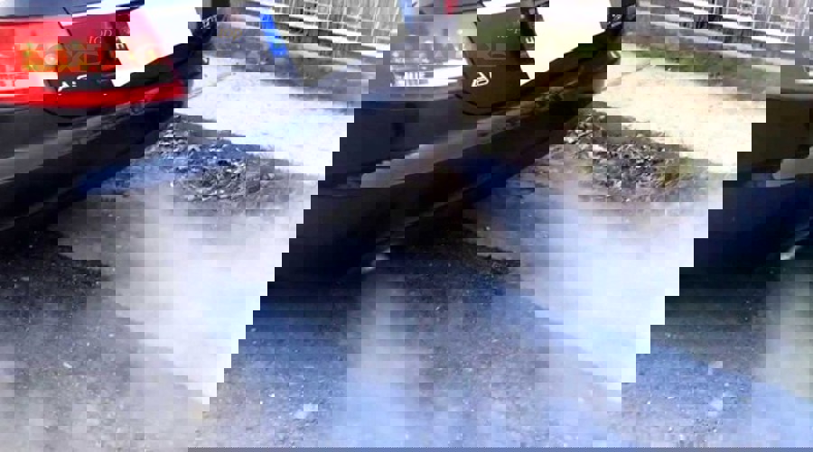 Chủ xe nên kiểm tra gì đầu tiên khi phát hiện xe ra khói xanh?