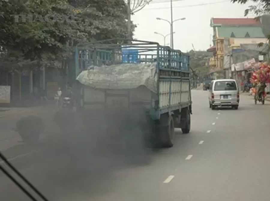 Xe khói đen khác gì với xe khói trắng và xe khói xanh?