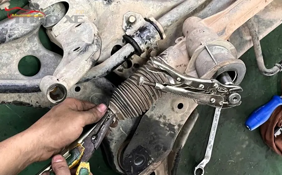 Sơ đồ cơ bản hệ thống lái dạng rack and pinion (thước lái)