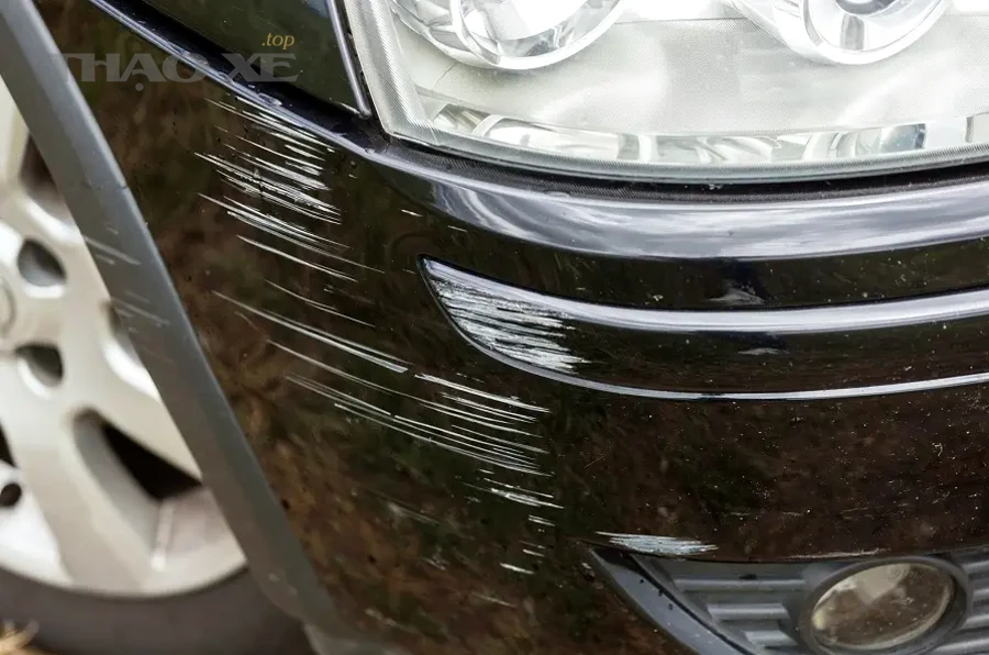 Bề mặt sơn ô tô cần được kiểm tra kỹ trước khi xử lý trầy xước