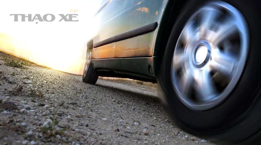 Máy cân bằng động bánh xe ô tô