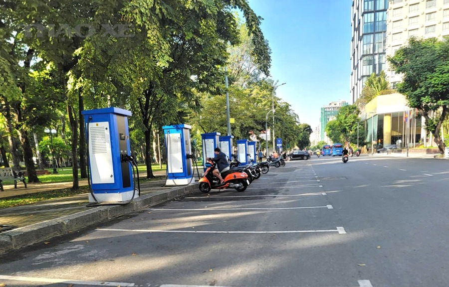 Những hiểu lầm khi xử lý tạm thời sự cố ô tô trên đường